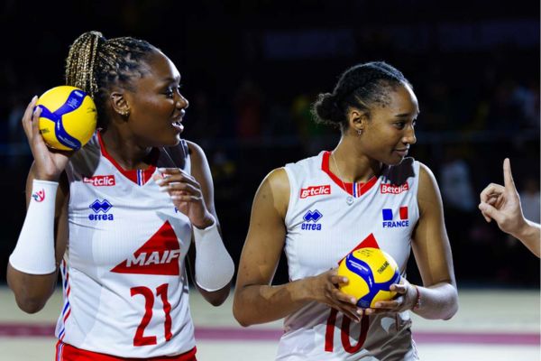 Photo de Eva Elouga et Fatoumata Fanguedou lors du match contre Porto Rico