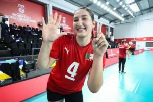 Alida May Bennour avec le maillot de l'Algérie U21