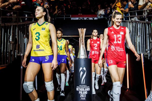Entrée des joueuses du Brésil et de la Serbie lors de la finale du Mondial 2022
