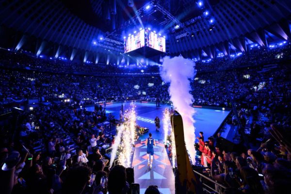 Entrée d'Alessandro Michieletto en finale de l'EuroVolley 2023.