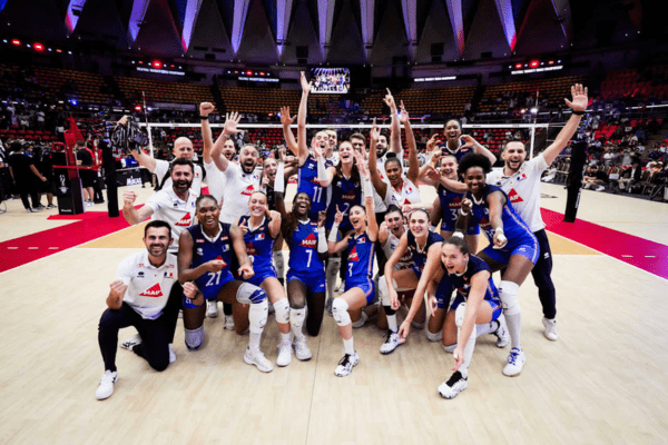 Photo de l'équipe de France après la victoire face à la Chine. (Volleyballworld)