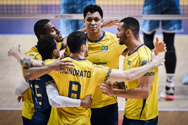Photo des brésiliens lors de la petite finale de VNL. (Volleyballworld)