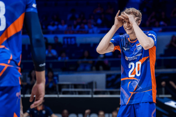 Photo de Yannick Bak lors du match contre la Roumanie. (Volleyballworld)