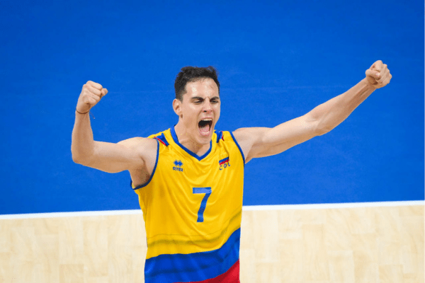 Photo de Andres Felipe Piza Hernandez face au Portugal. (Volleyballworld)