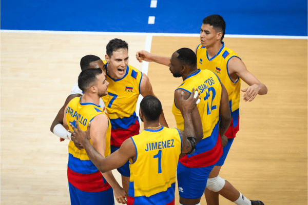 Photo des Colombiens face au Portugal. (Volleyballworld)