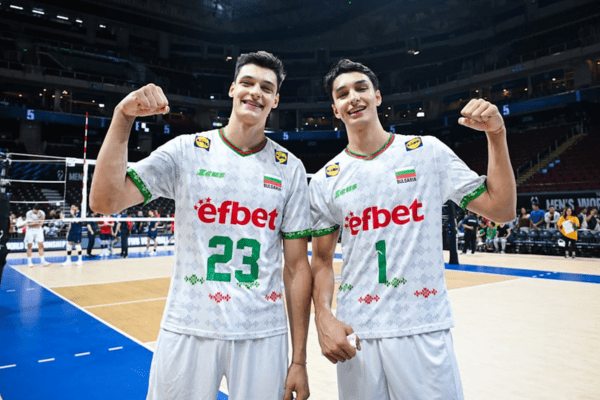 Photo d'Aleksandar Nikolov et de Simeon Nikolov. (Volleyballworld)