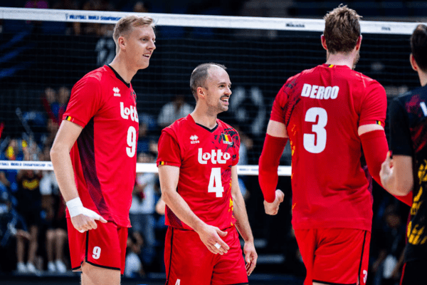 Photo de Stijn D'Hulst et Wout D'Heer face à l'Italie. (Volleyballworld)