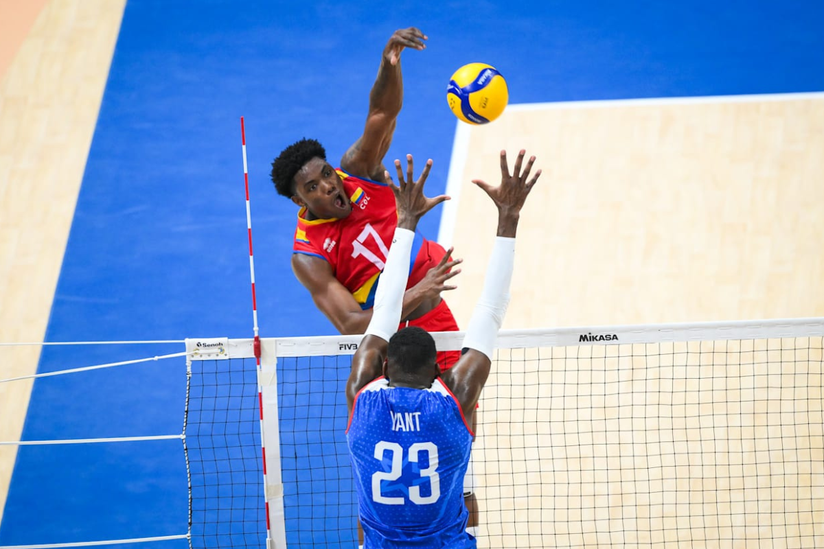 Photo de Miguel Ángel Martínez à l'attaque. (Volleyballworld)