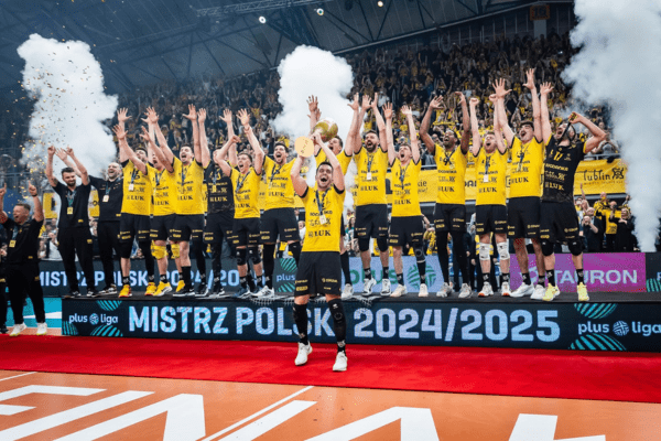 Lublin soulève le trophée de champion de Pologne. (Lublin)