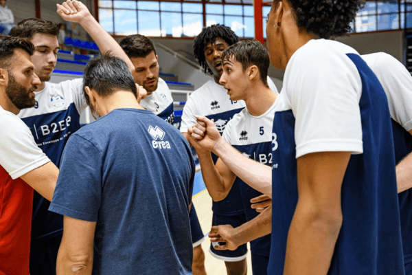 Photo des Nazairiens à l'entraînement (SNVBA)