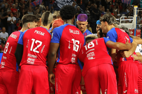 Joueurs d’Ajaccio de dos, saison dernière. (GFCA Volley, Florent Selvini)