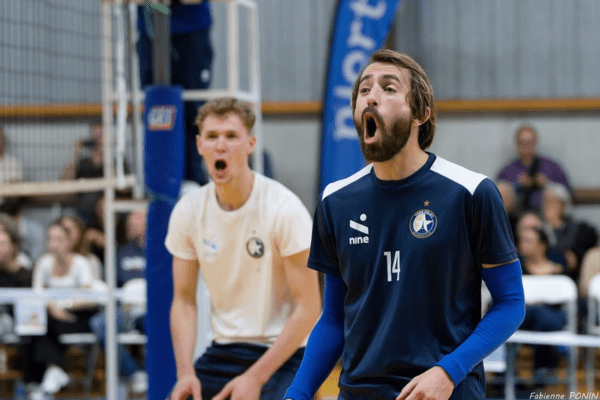 Photo de Jérémie Mouiel et Tom Koops. (Paris Volley : fabi78230)