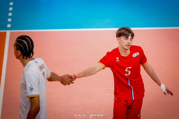 corrige : Photo de Daniel Iyegbekedo et Arthur Loubeyre (Ewa Lewkowska-Gros)