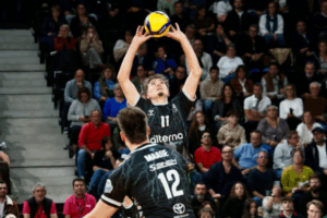 Simon Gill à la passe. (LNV - Poitiers)