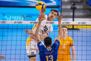 Médéric Henry à l'attaque lors de la saison 2024-2025. (Volleytimes)