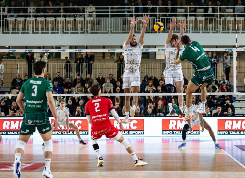 Venislav Antov à l'attaque. (@lucas.adnphoto)