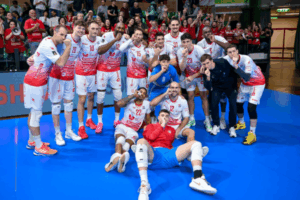 Photo de groupe après la victoire face à Cuneo (LegaVolley)