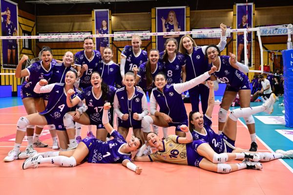 Photo de groupe après la victoire 3–1 face à Béziers en SP6. (LNV - Le Cannet - Christian Besson)