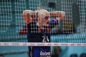 Guilherme Voss au filet. (Hélène Matrat, Tours Volley-Ball)