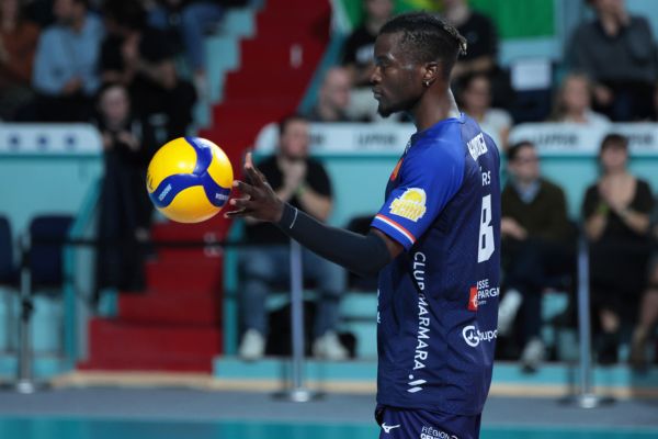 Vendredi soir, Yaoussia Kavogo a porté son équipe contre le Paris Volley. (LNV - Tours Volley-Ball - Hélène Matrat)