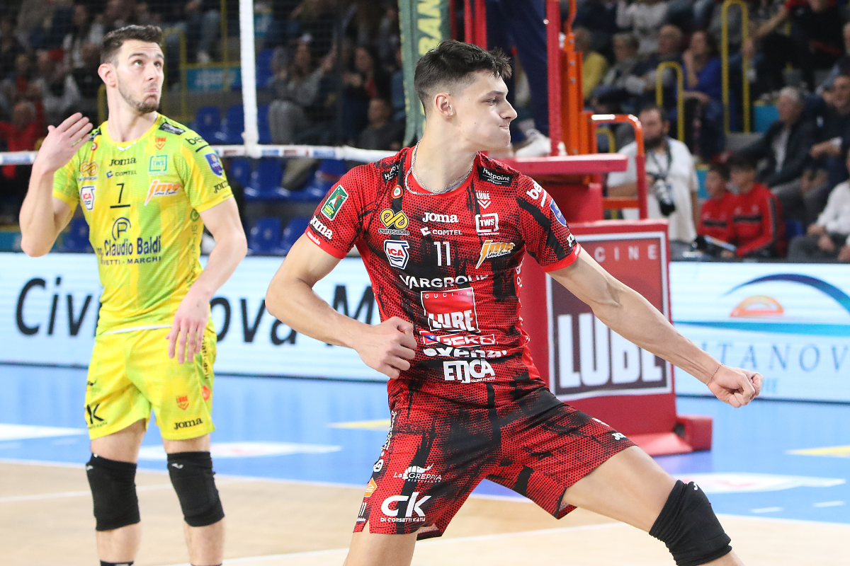 Aleksandar Nikolov exulte après avoir marqué un point. (LegaVolley)