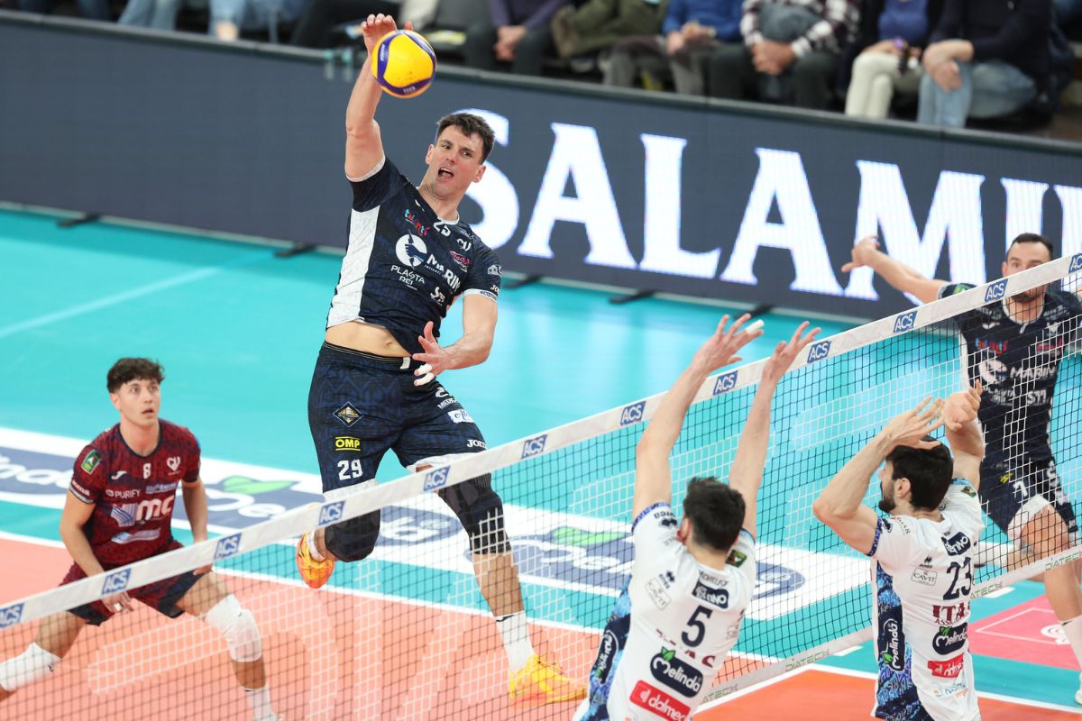 Aleksandar Nedeljković revient en Italie, lui qui avait déjà évolué dans le pays avec Cisterna entre 2023 et 2025. (SuperLega)