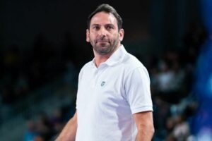 l'entraîneur de Béziers lors du match face au Cannet (Béziers - Leabrckl)