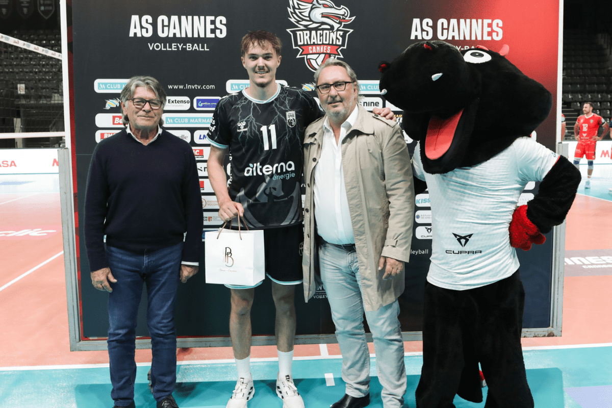 Simon a décroché son premier titre de MVP en Marmara SpikeLigue lors de la troisième journée contre Cannes, match remporté 3 sets à 0. (LNV - Cannes)