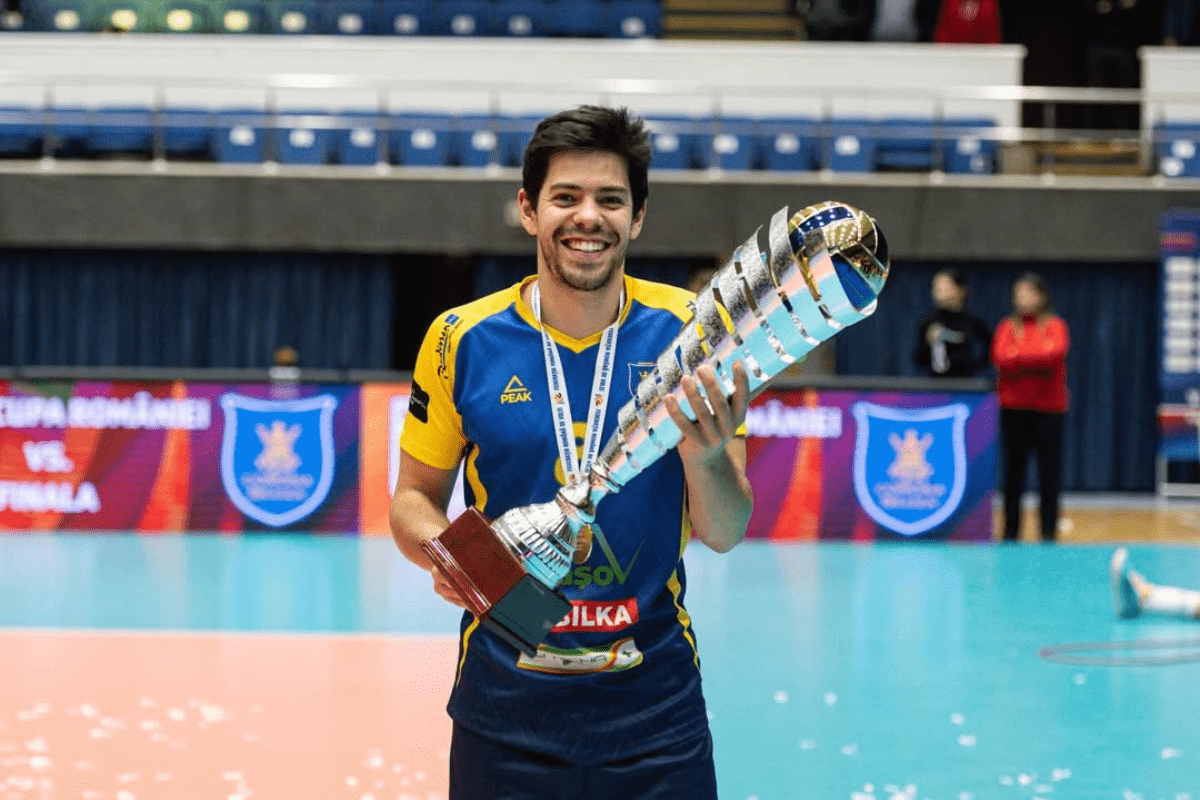 Au cours de son passage en Roumanie, Pierre Bouleau a inscrit deux Supercoupes à son palmarès. (Instagram : Pierre Bouleau)