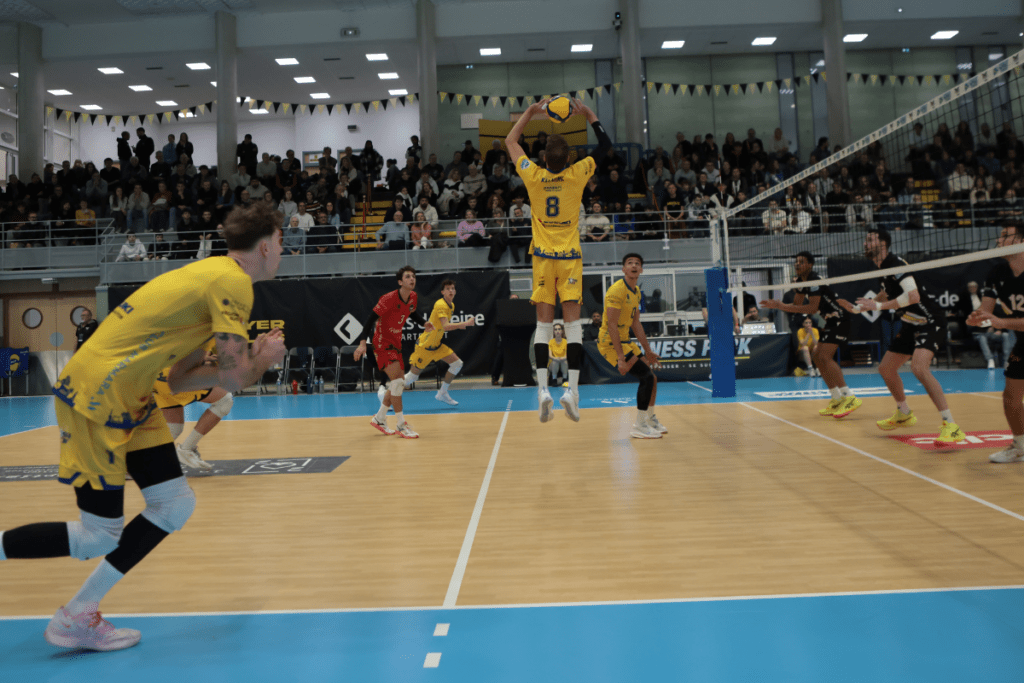 Battus au match aller, les Niçois ont pris leur revanche au retour en s’imposant nettement 3 sets à 0. (LNV - Plessis-Robinson)