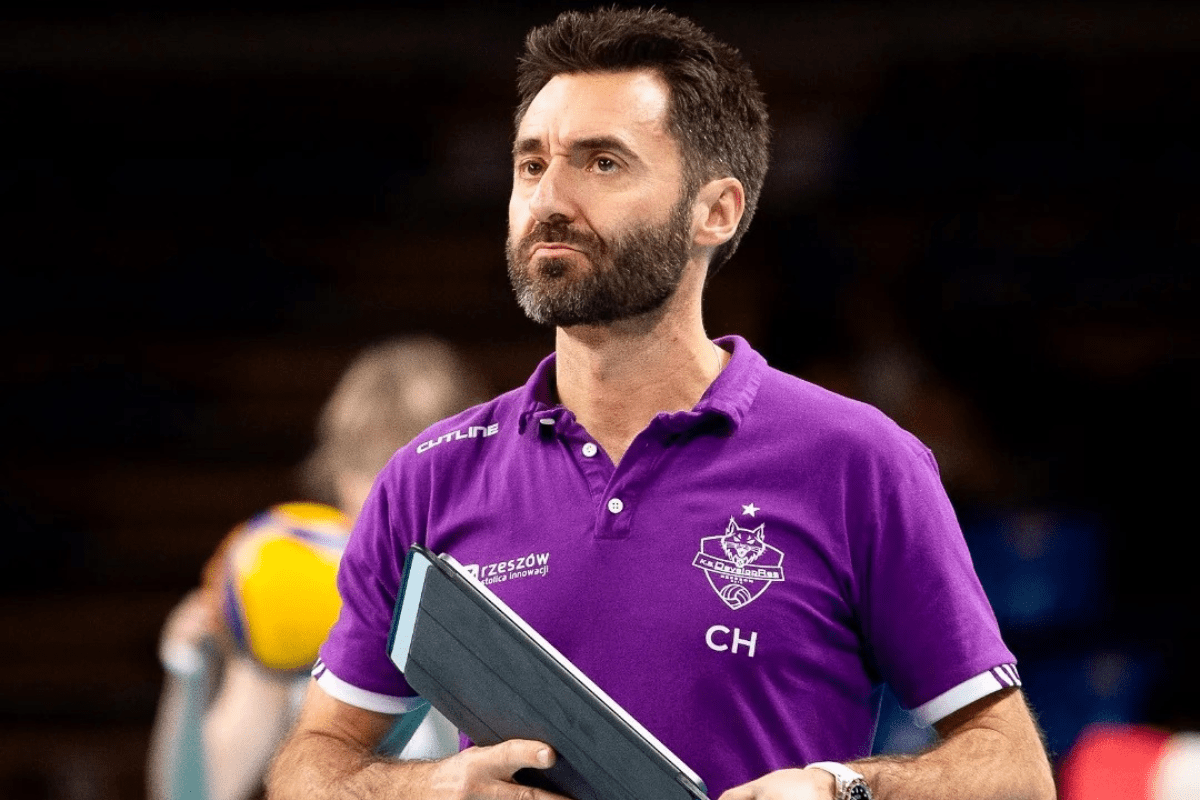 Alors qu’il ne restait plus que cinq matchs à Rzeszów en saison régulière de son championnat, le club a décidé de se séparer de son entraîneur. (Rzeszów)