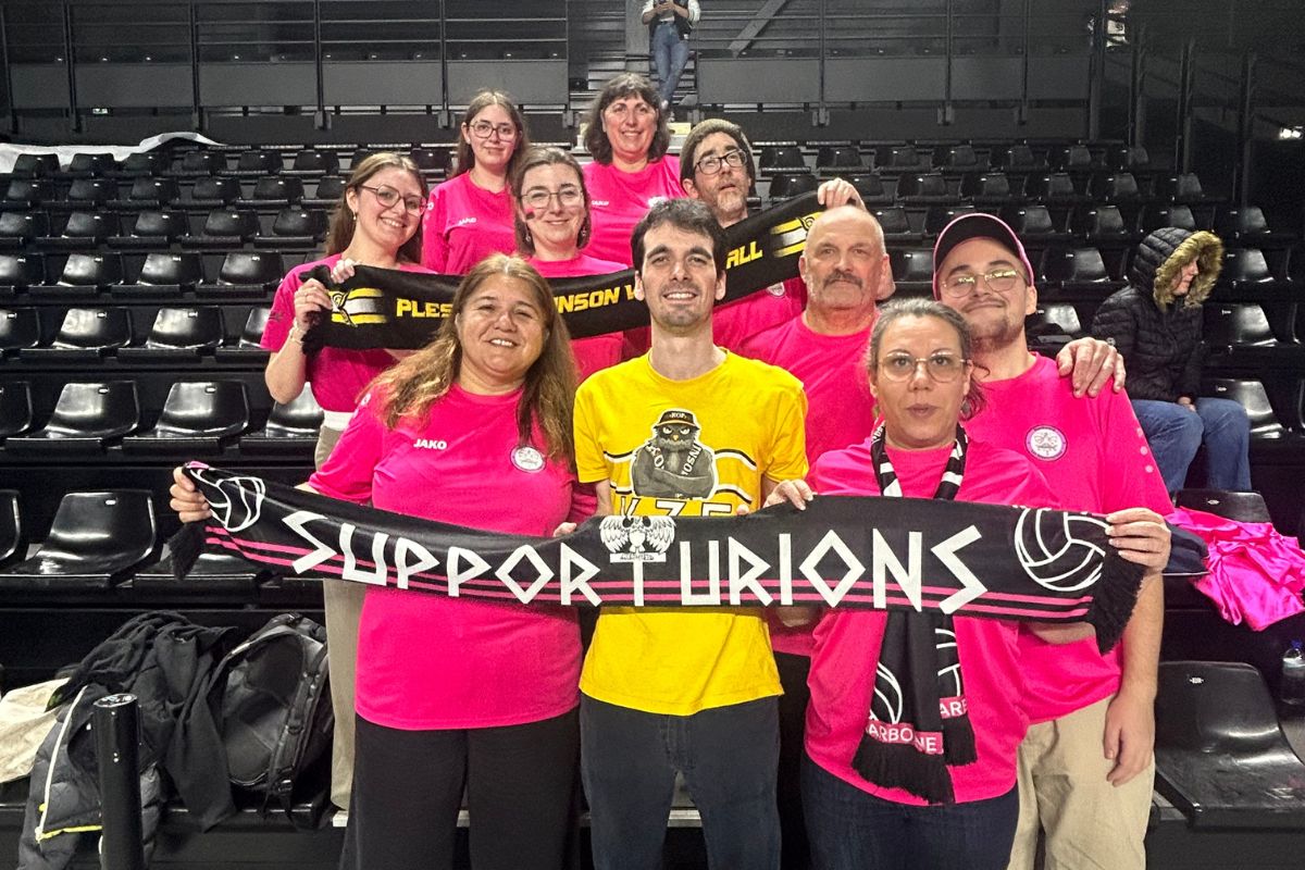 Photo des Supporturions après la victoire de Narbonne face au Plessis-Robinson