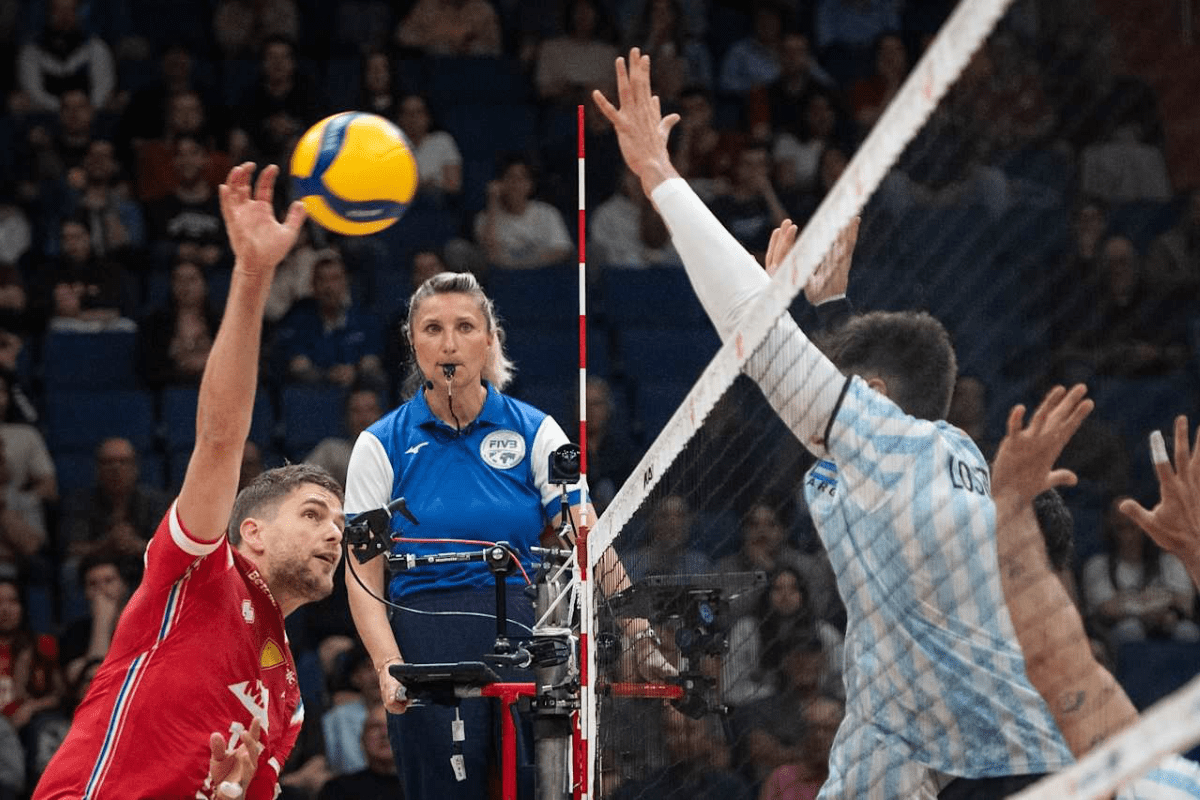 L’arbitre n’utilisera plus le sifflet pour les ballons clairement dedans ou dehors.(Volleyballworld)