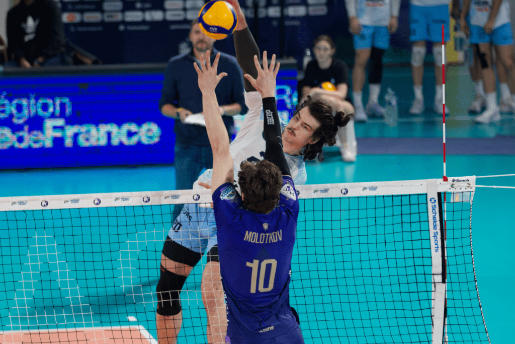 Nik Mujanovic à l’attaque (LNV - Paris - Fabi78230)