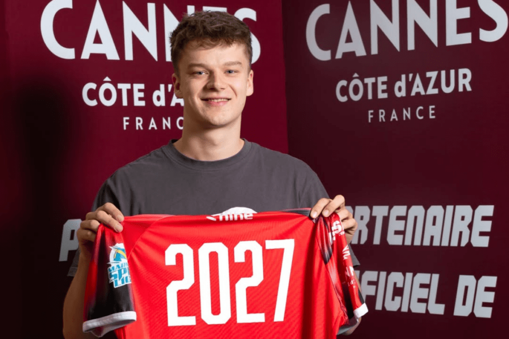 Théo Mohwinkel prolonge à Cannes pour une saison supplémentaire. (Cannes Volley-Ball)