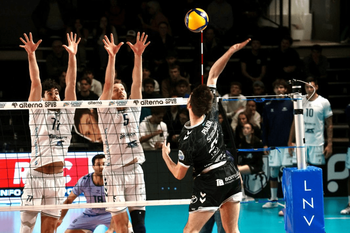 Thomas Pujol a été élu meilleur jeune et meilleur réceptionneur-attaquant de la saison 2025-2026. (LNV - Poitiers)