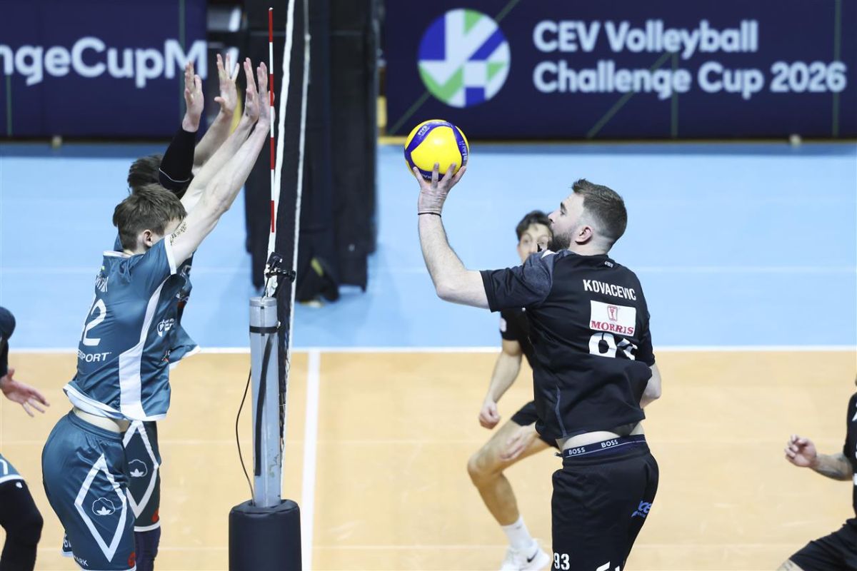 Uros Kovacevic jouant un match de Challenge Cup sous les couleurs du PAOK Thessaloniki