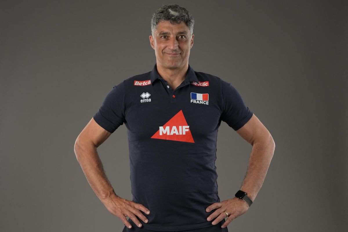 Le sélectionneur Andrea Giani réagit après la défaite des Bleus face à la Turquie
