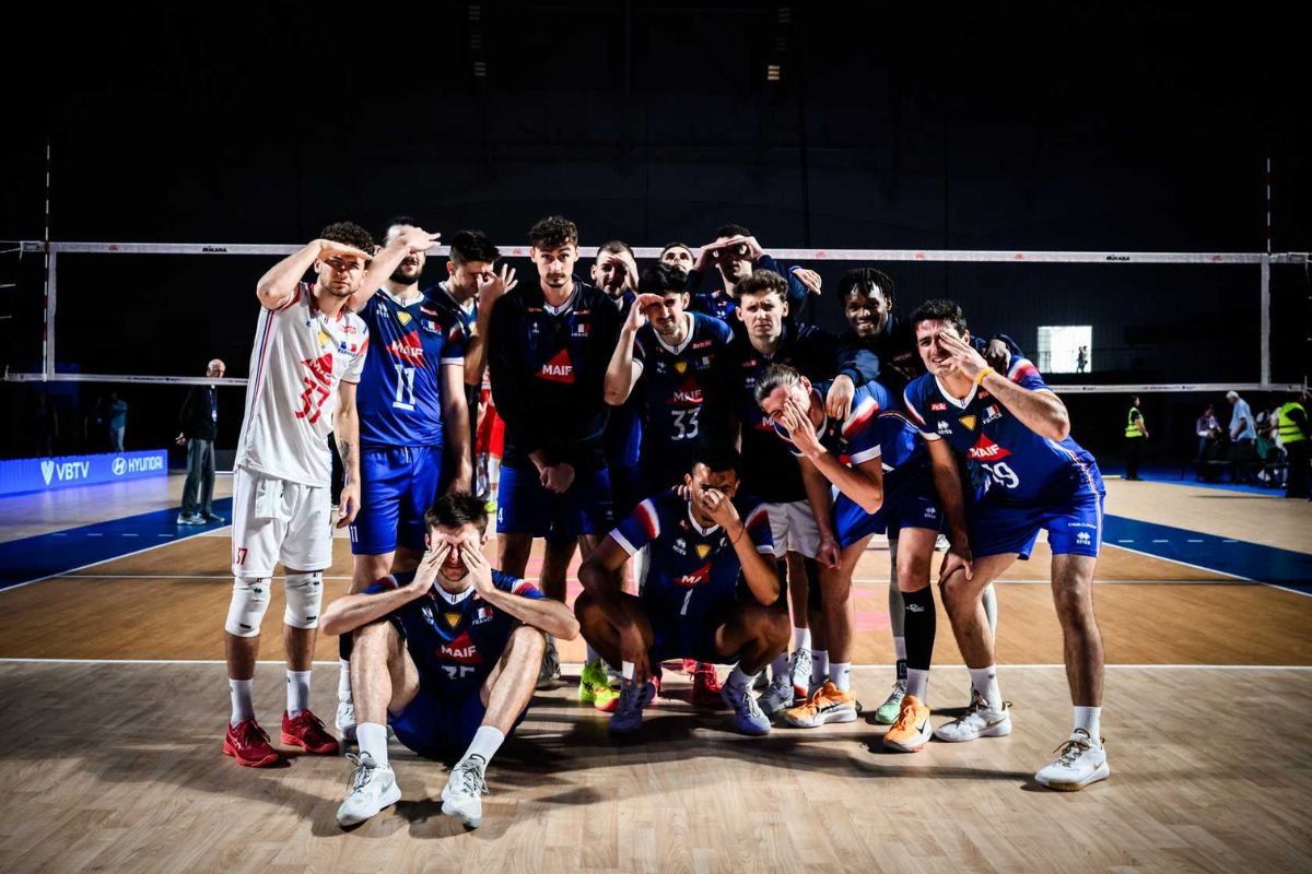 Les Bleus célébrant une victoire en VNL