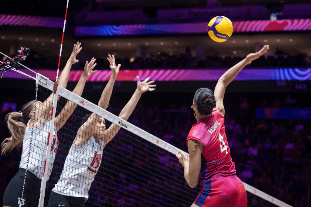 Les Bleues disputent ce dimanche leur dernier match de la première étape de la compétition face à l’Ukraine. (Volleyballworld)
