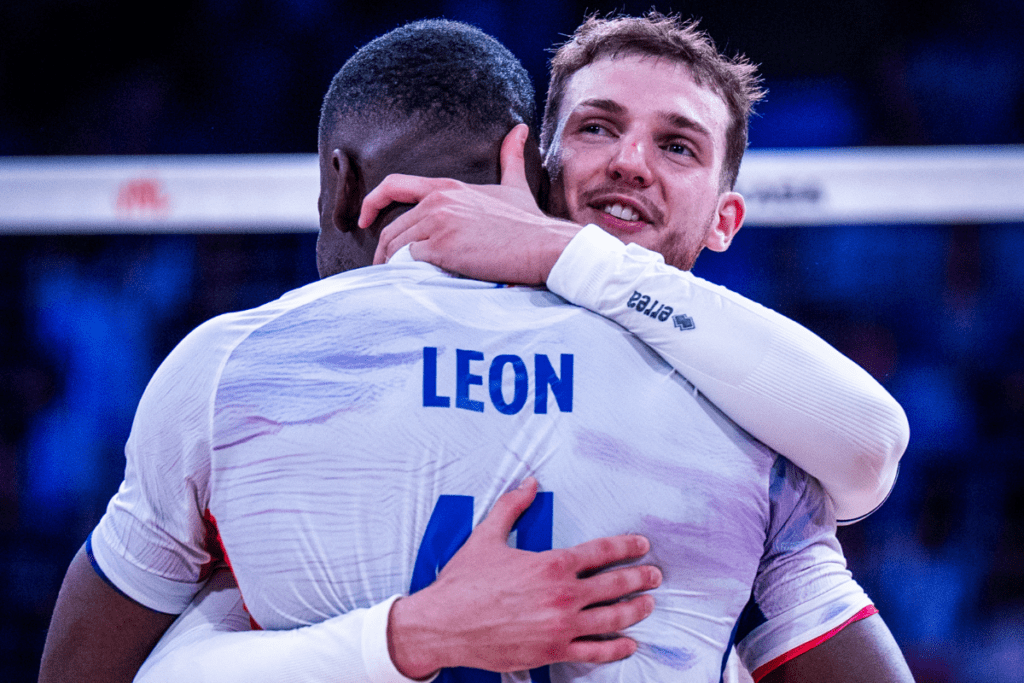 Les bleus s'imposent face à Cuba. (Volleyballworld)