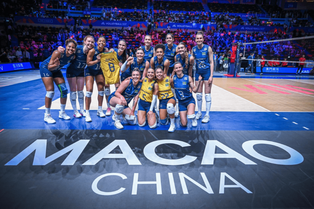 Mené après le premier set, le Brésil a parfaitement réagi pour s'imposer 3-1 face au Japon en quart de finale de la VNL 2026.