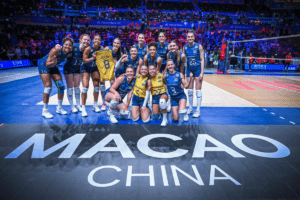 Mené après le premier set, le Brésil a parfaitement réagi pour s'imposer 3-1 face au Japon en quart de finale de la VNL 2026.