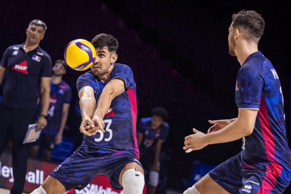 Malgré un match équilibré, les Bleus s'inclinent lourdement 3-0 face au Brésil