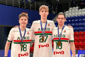 Andrey Efremov se trouve au milieu (Instagram)