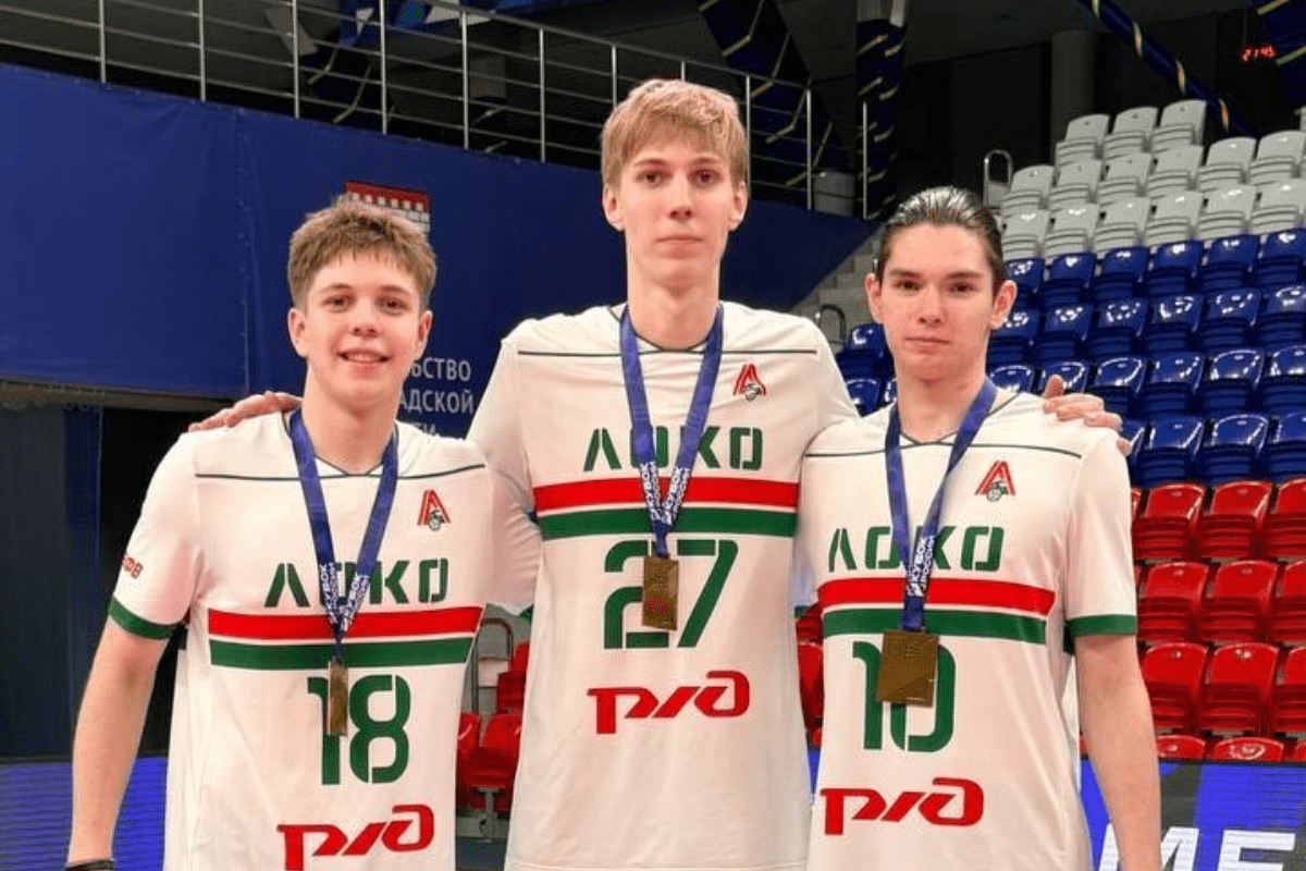 Andrey Efremov se trouve au milieu (Instagram)