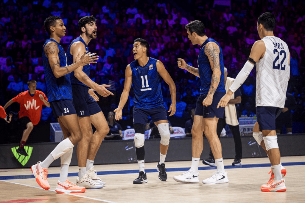 Les américains célèbrent un point avec Micah Christenson au centre.