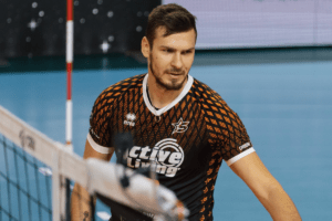 Maksim Shkredau sous le maillot d'Orion Stars