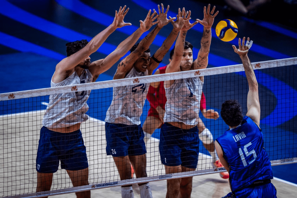 Trois joueurs des USA au block