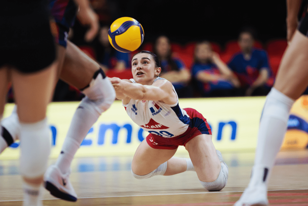 Juliette Gelin avait déjà terminé meilleure défenseuse de la VNL en 2025. (volleyballworld)